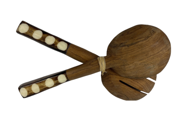 Salatbesteck aus Olivenholz mit Knochenbatikgriff